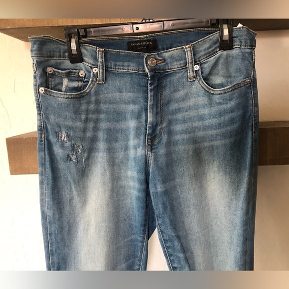Banana Republic|Medium wash distressed skinny jeans, size 10/30 ••• - Picture 3 of 11